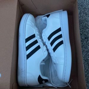 Brand new Adidas 7.5 womens court shoe